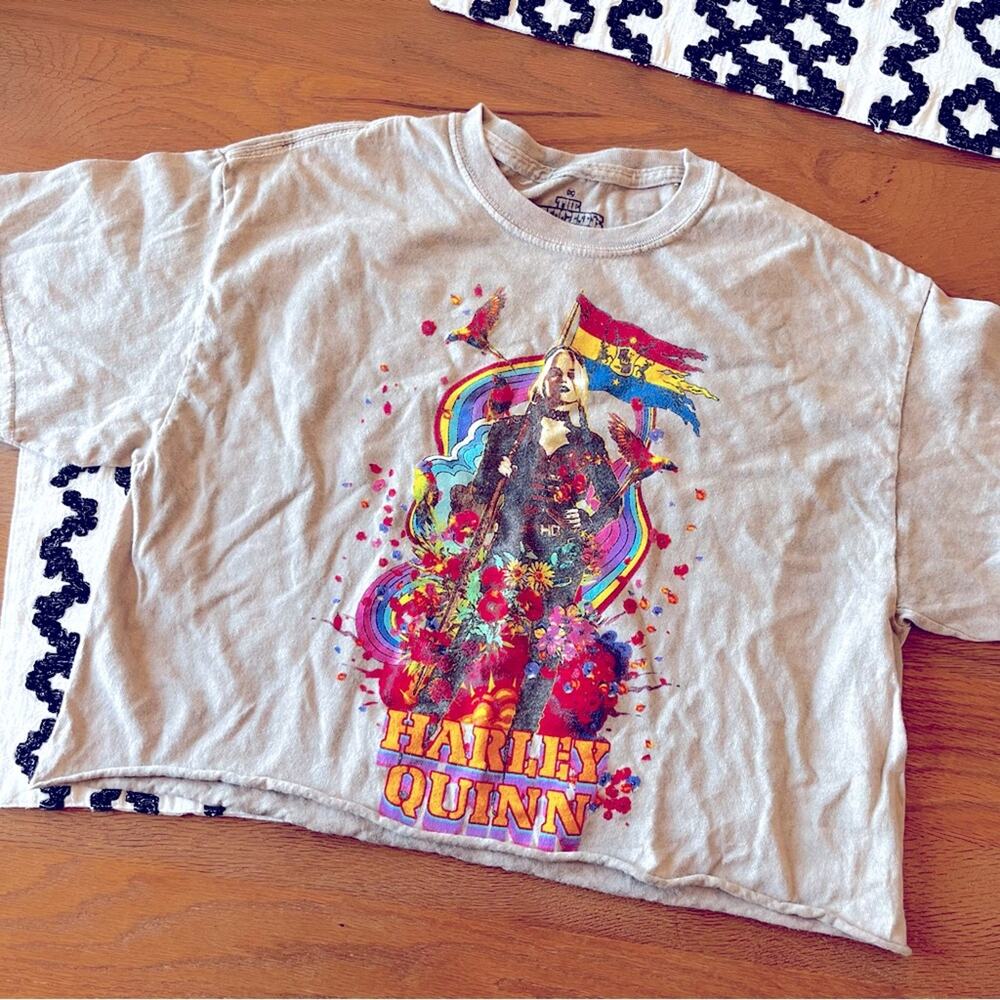 DC The Suicide Squad Harley Quinn Crop top Graphic Tee Shirt size medium M